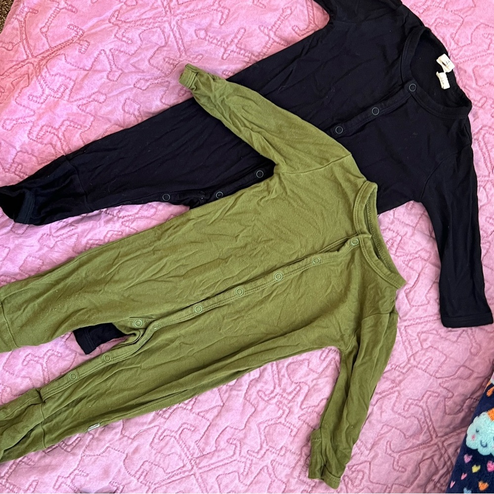 KYTE BABY / Black + Green Baby Onesies